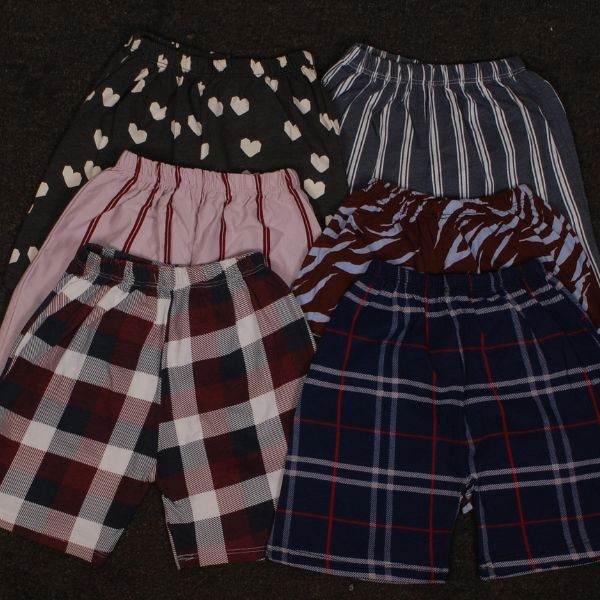 ছেলে ও মেয়ে বাবুদের জন্য মাল্টি কালার হাফ প্যান্ট – ১২ পিস কম্বো প্যাক